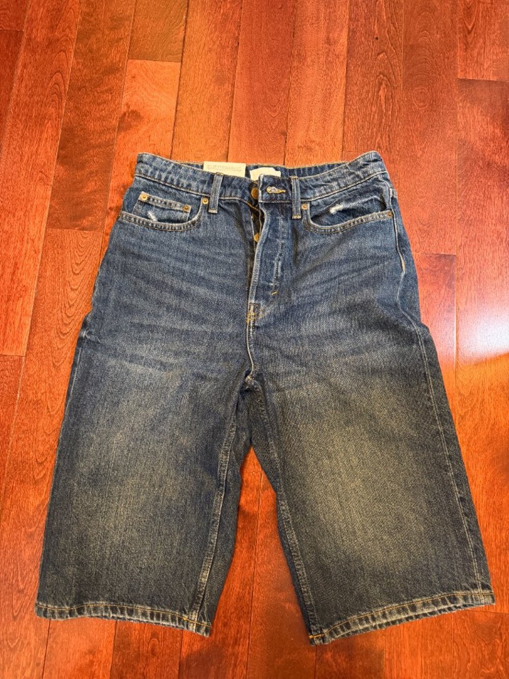 H&M High-Waisted Denim Bermuda Shorts – Size 8 – NWT